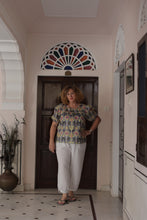 Load image into Gallery viewer, The Wainwright blouse - grey