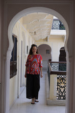 Load image into Gallery viewer, The Laurence blouse - Ikat black