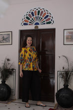 Load image into Gallery viewer, The Laurence blouse - Ikat black