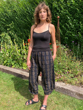 Load image into Gallery viewer, The Iris Ikat lizard pant